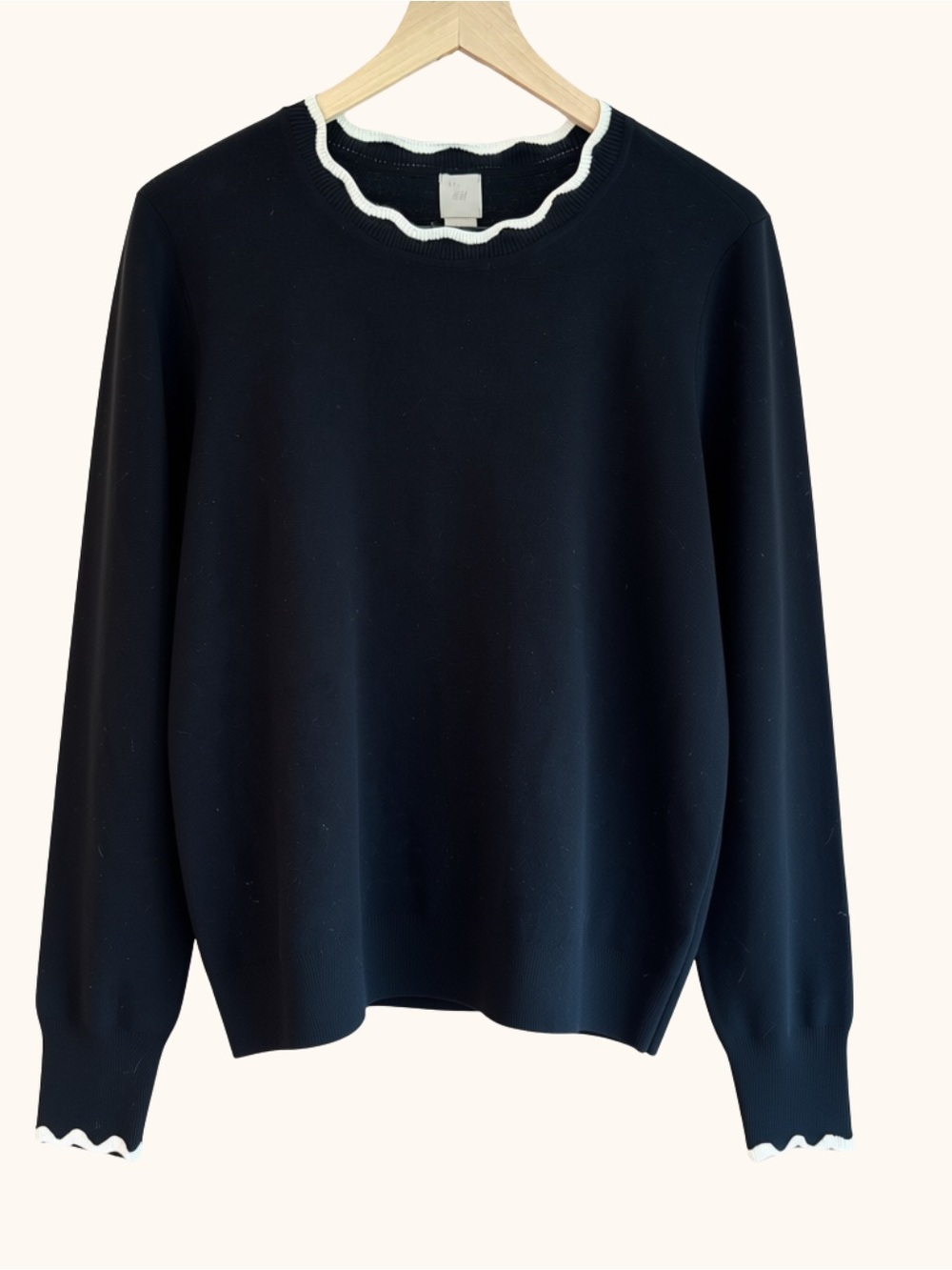 H&M Black Scallop Trim Sweater Contrast White Knit L